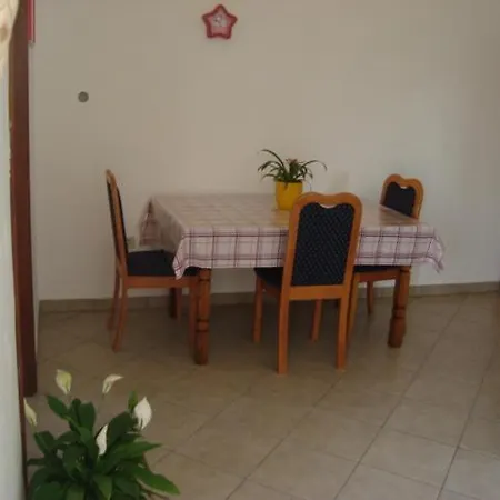 Tribunj Sleeps 5 *